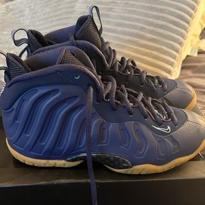 Grade school nike little posite one